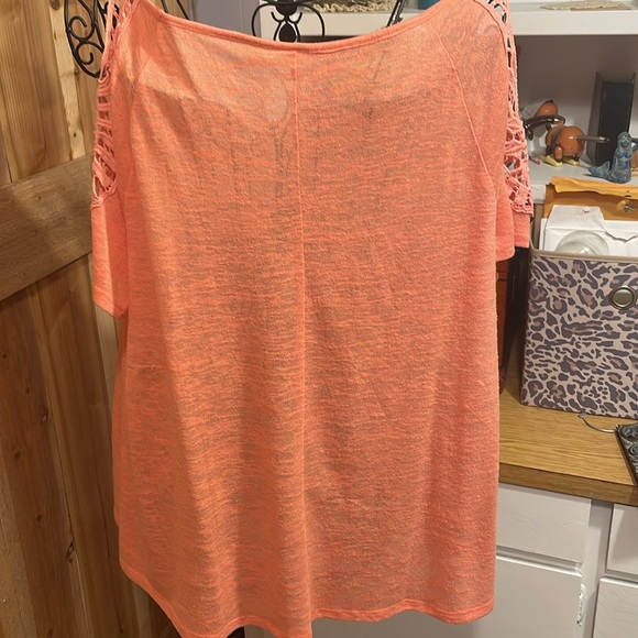🦀🦀🦀BOGOHO 🦀🦀🦀Cato Cold Shoulder Coral Color Top - Picture 7 of 8